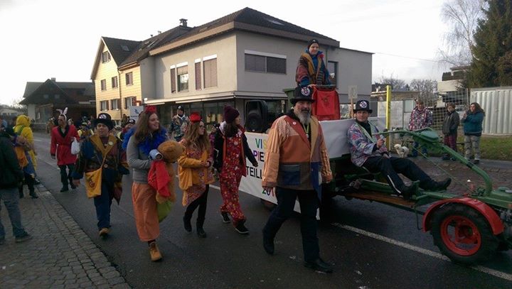 Die ersten Umzüge bei traumhaftem Wetter