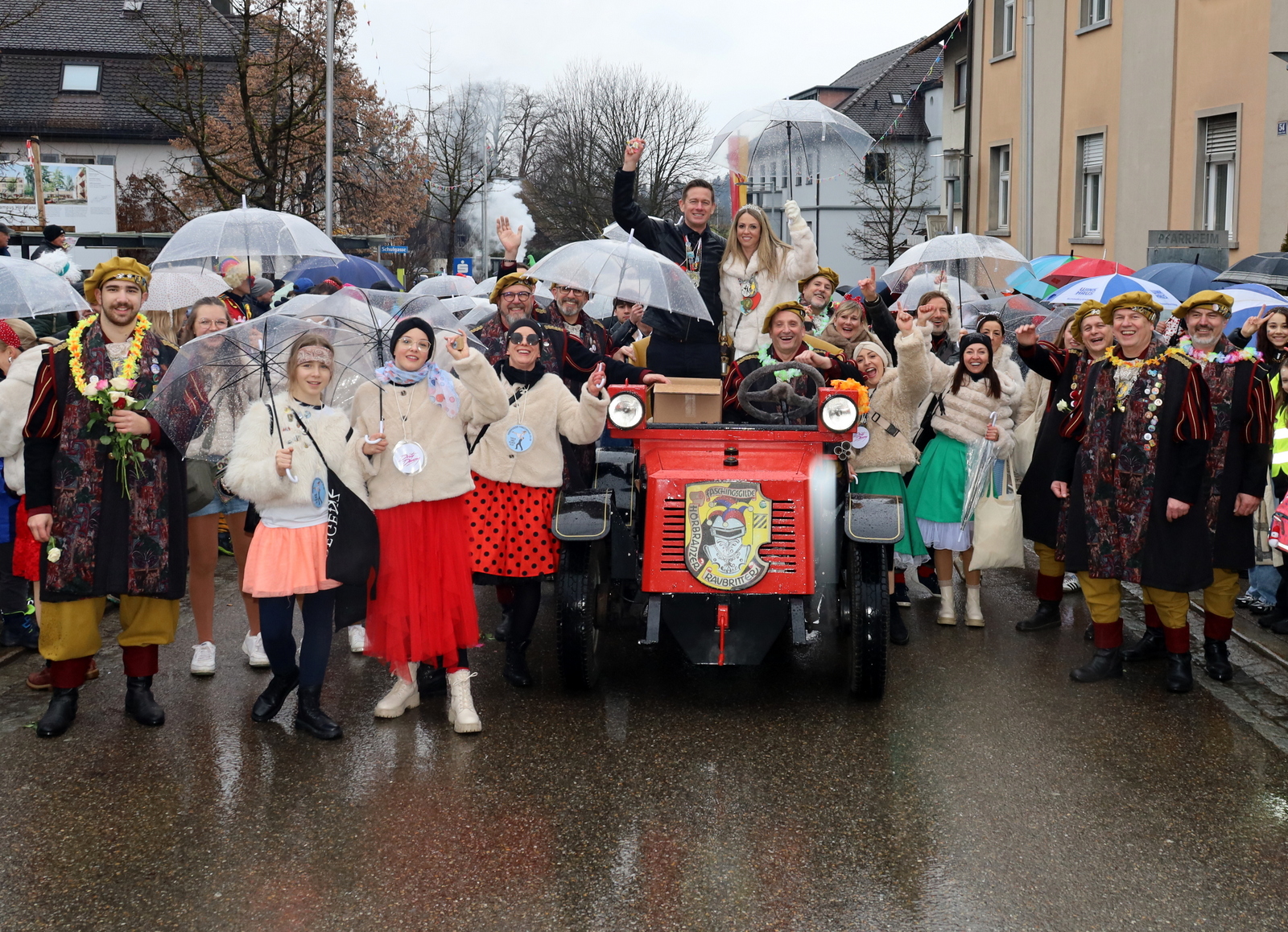 : beste Laune trotz Nieselregen beim Hörbranzer Familienumzug 2026